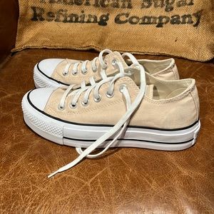 Tan platform converse